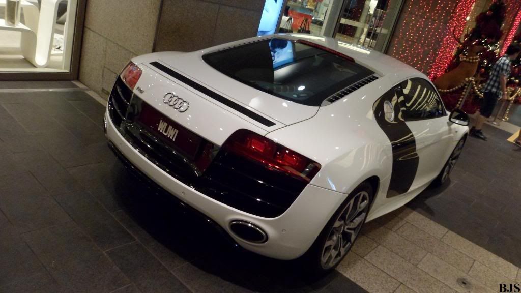 WUW1-AudiR8V10rear1_zpsdbbc59b1.jpg