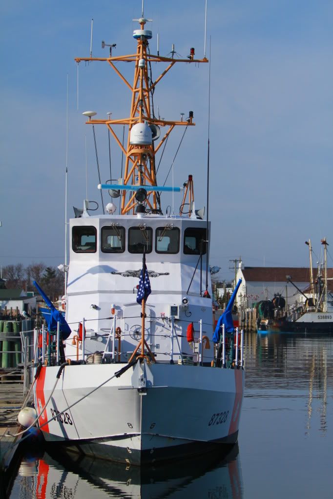 IMAGE: http://i1017.photobucket.com/albums/af295/buy2ls/Montauk%20New%20Years%20Day%202011/2011sunrise1-1-11014.jpg