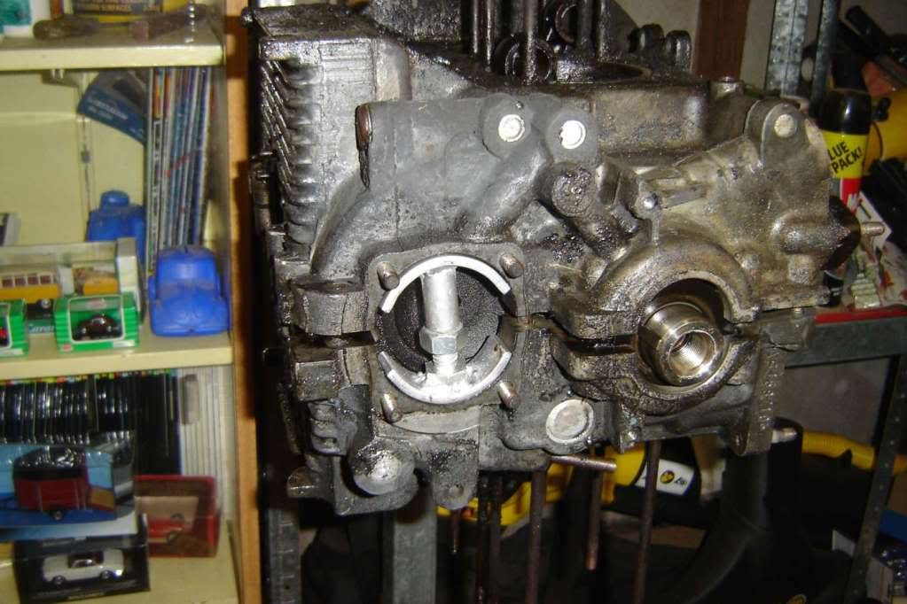 http://i1017.photobucket.com/albums/af296/craig179/Engine%20Pull%20down/Casesplit.jpg