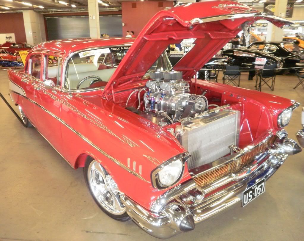 http://i1017.photobucket.com/albums/af296/craig179/Street%20Machine%20Nationals/ChevyBelAir.jpg