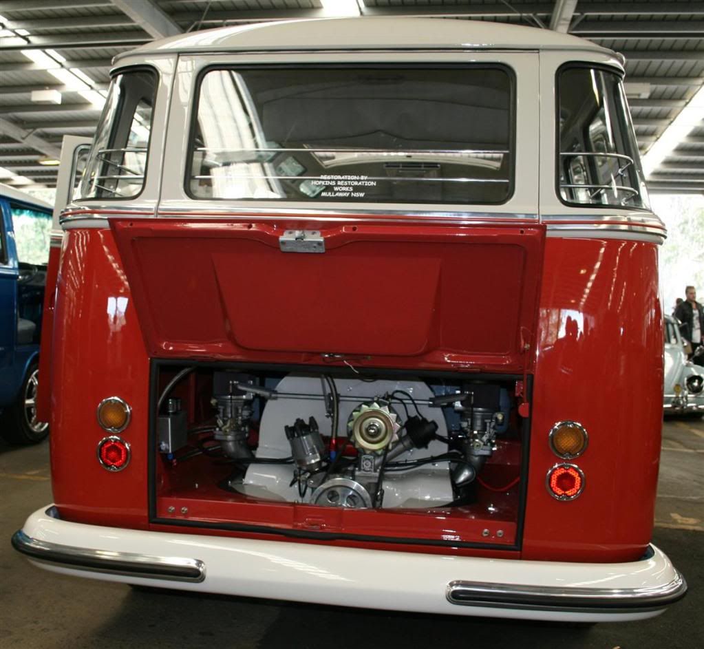http://i1017.photobucket.com/albums/af296/craig179/show%20and%20shine%202011/hopkinsredbus3Large.jpg