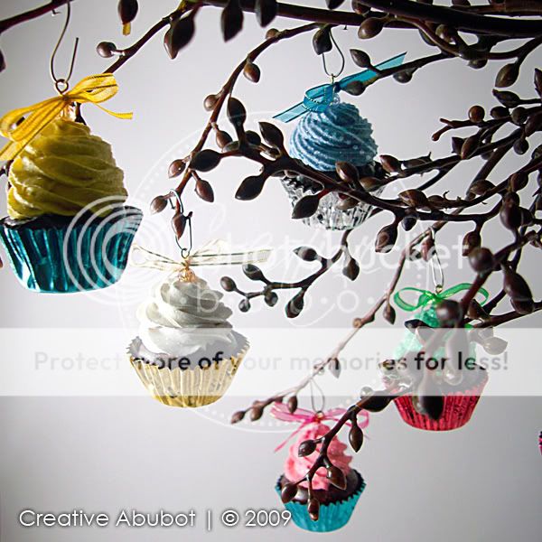 Mini_Cupcake_Ornaments_02_by_Creati.jpg