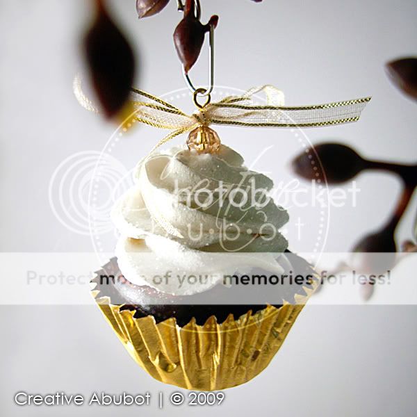 Mini_Cupcake_Ornaments_by_CreativeA.jpg