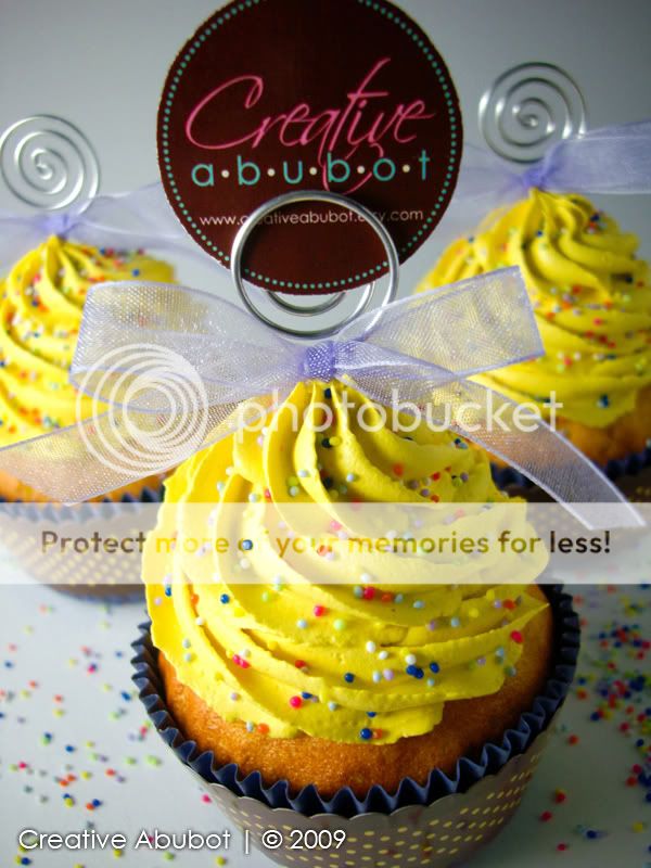 Sprinkles_in_Yellow_frosting_by_Cre.jpg