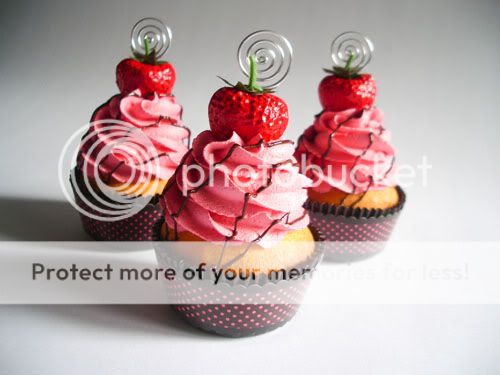 Strawberry_Faux_Cupcake___01_by_Cre.jpg