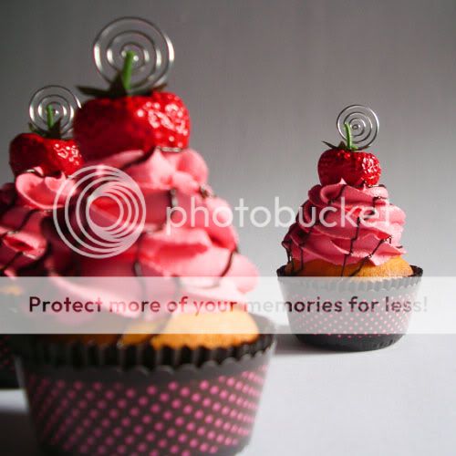 Strawberry_Faux_Cupcake___04_by_Cre.jpg
