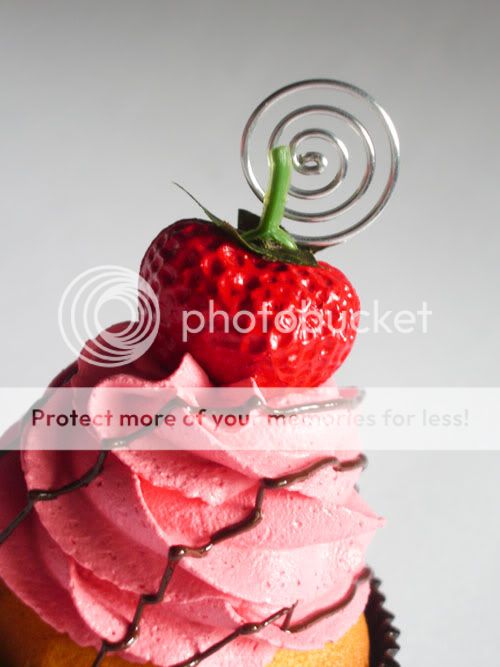 Strawberry_Faux_Cupcake___05_by_Cre.jpg