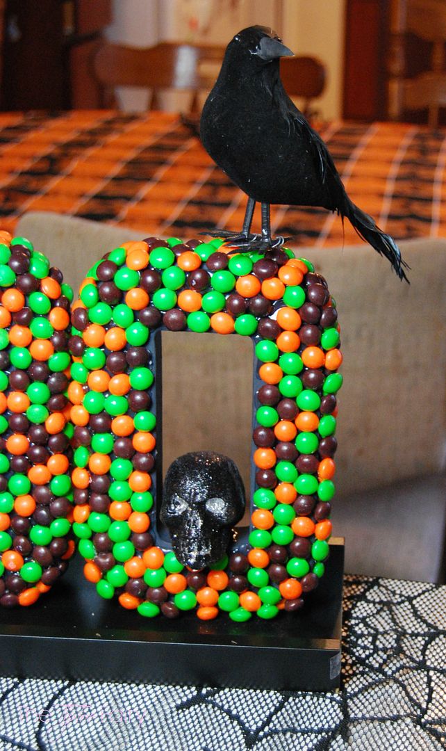 Halloween Letter Art Tutorial with Skittles Candy | The TipToe Fairy A fun DIY Halloween Decor featuring Skittles candies! You can totally make this! @SamsClub #SweetOrTreat #cbias #shop #candycrafting #tutorial #halloweendecor #halloween #halloweenDIY #DIY #ikeahack
