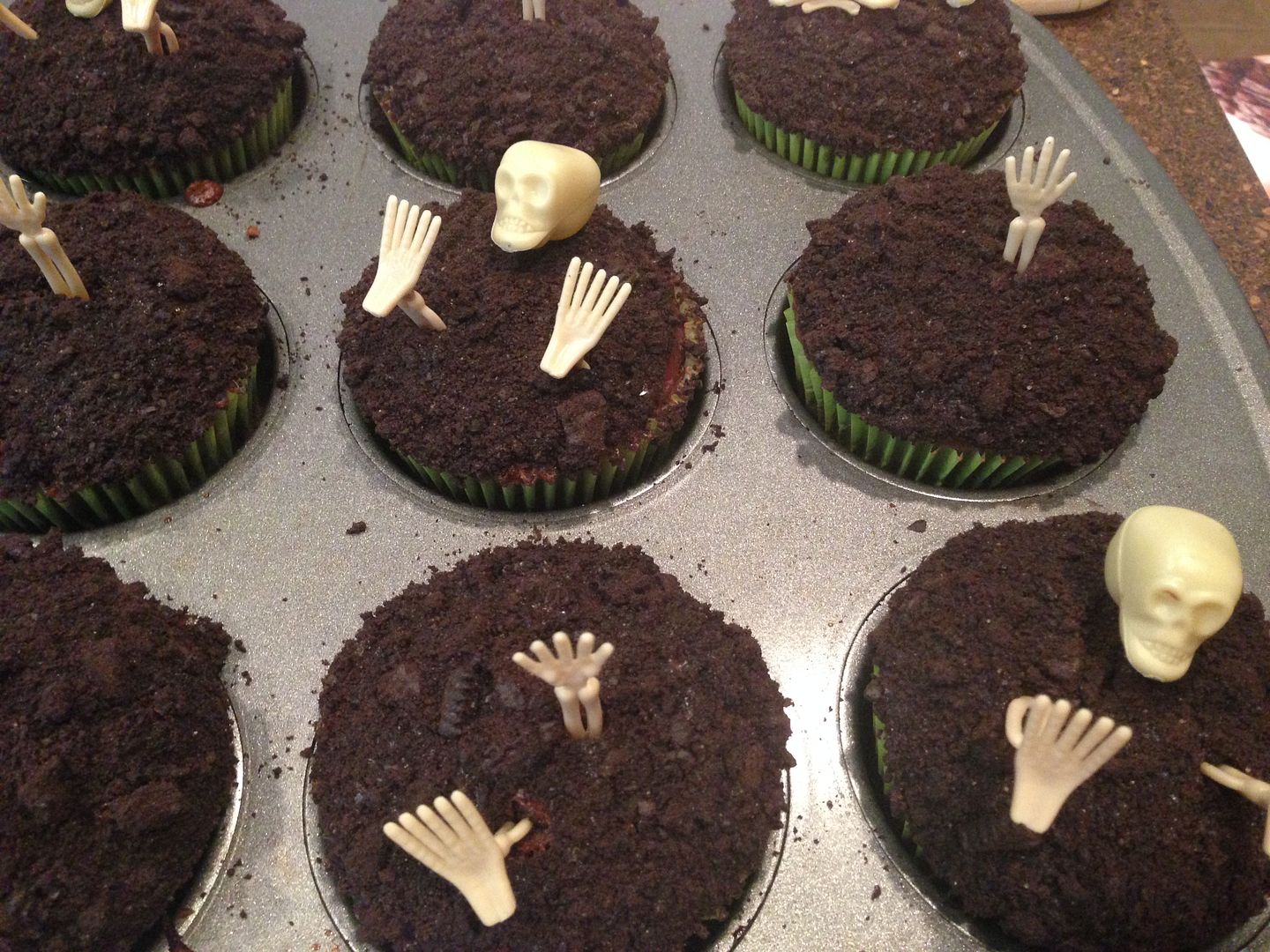 Boneyard Cupcakes - perfect for Halloween parties! | The TipToe Fairy