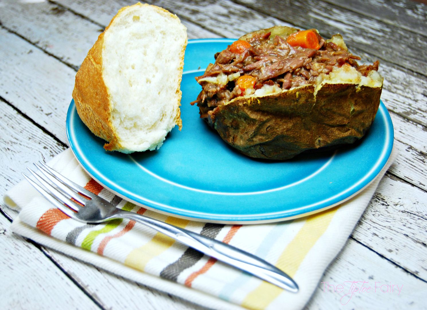  Slow Cooker Short Ribs Over Baked Potatoes | The TipToe Fairy #Labels4Edu  #shop #slowcookerecipes #beefrecipes