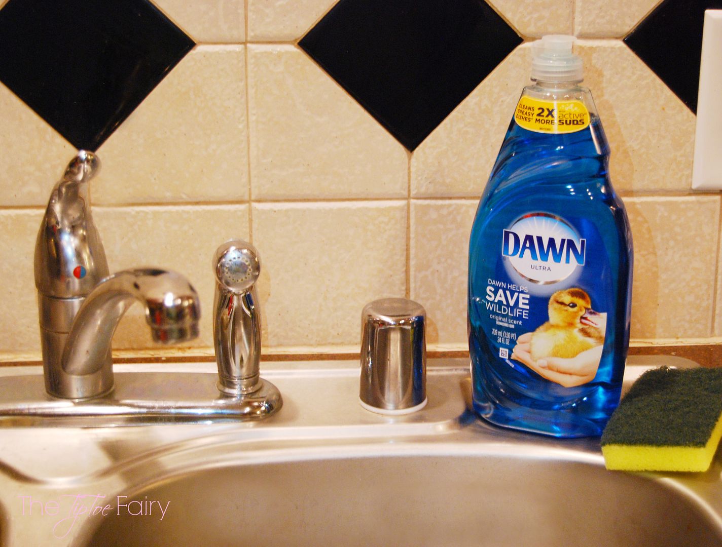 There's more to Dawn than just dirty dishes!  Check out these kitchen tips! #DawnBeyondtheSink