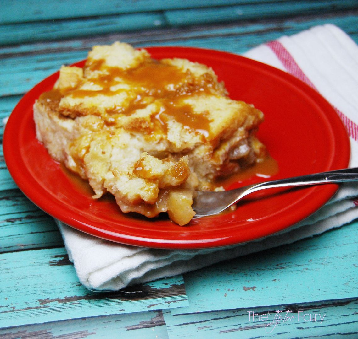 Caramel Apple French Toast - a frugal breakfast recipe that's great for school mornings or Christmas morning! | The TipToe Fairy #breakfastrecipes