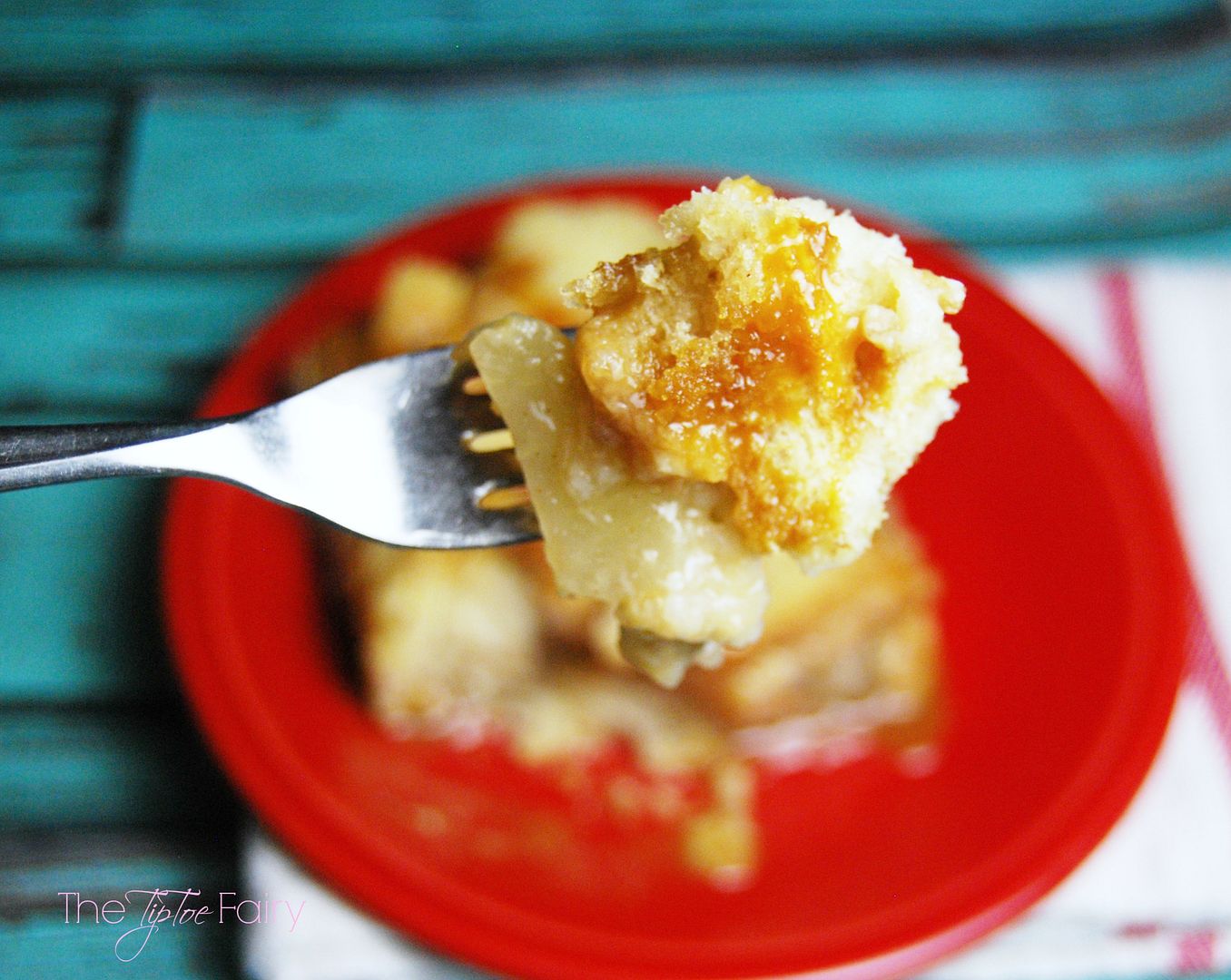 Caramel Apple French Toast - a frugal breakfast recipe that's great for school mornings or Christmas morning! Created by The TipToe Fairy {The Love Nerds November Apple Series}