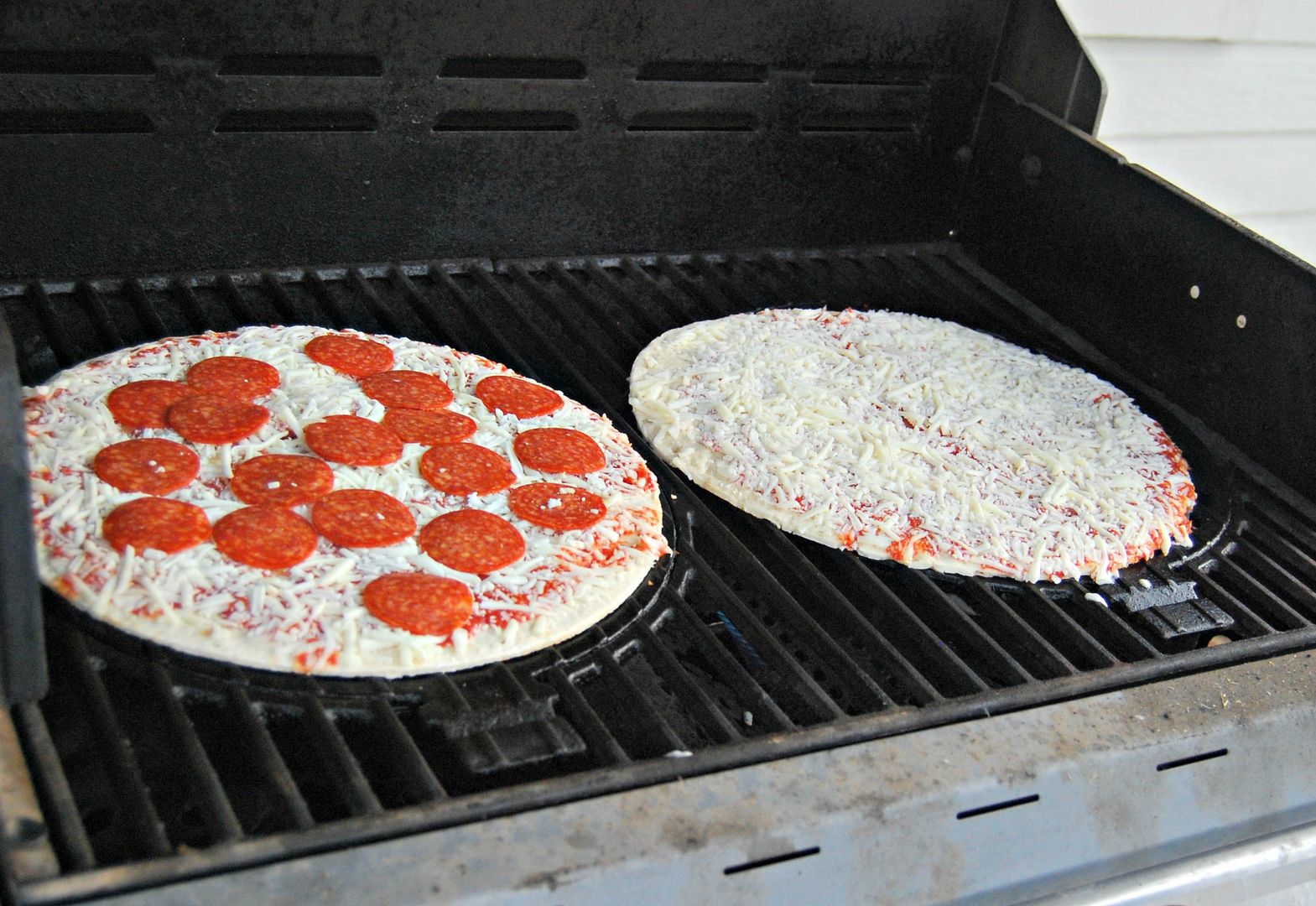 Summertime Drinks & Grilling Pizza #SummerGoodies #CollectiveBias #shop | The TipToe Fairy