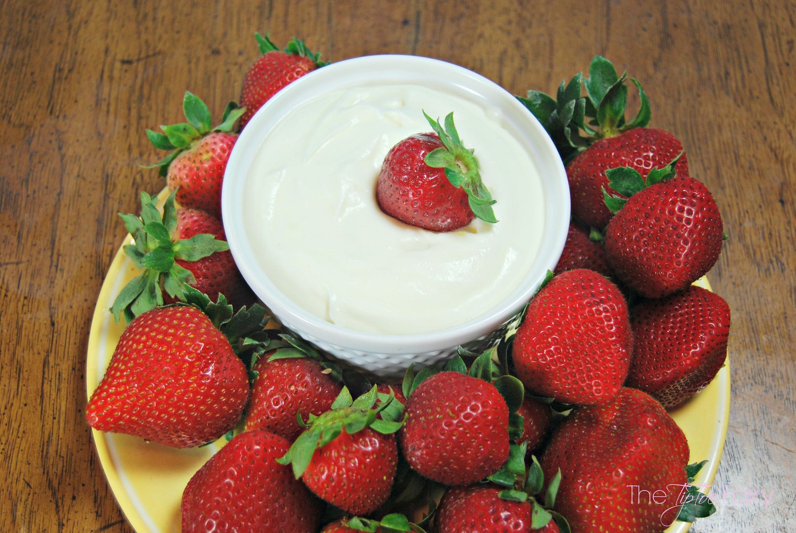 French Cream Bliss | The TipToe Fairy #fruitdip #frenchcream #creamcheese #partydip