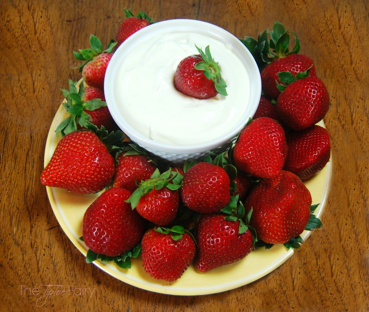 French Cream Bliss | The TipToe Fairy #fruitdip #frenchcream #creamcheese #partydip