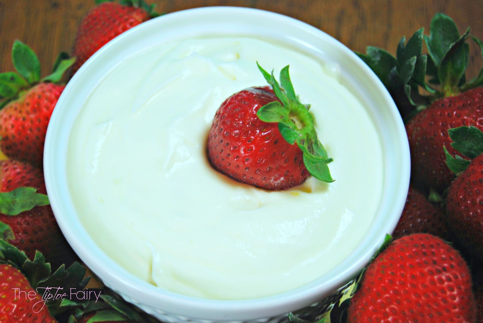 French Cream Bliss | The TipToe Fairy #fruitdip #frenchcream #creamcheese #partydip
