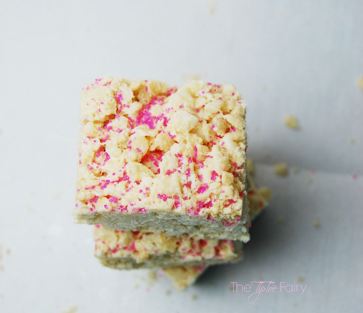 Cake Batter Rice Crispy Treats | The TipToe Fairy #cakebatter #ricecrispytreats #dessertrecipes