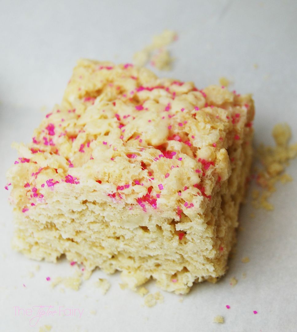 Cake Batter Rice Crispy Treats | The TipToe Fairy #cakebatter #ricecrispytreats #dessertrecipes