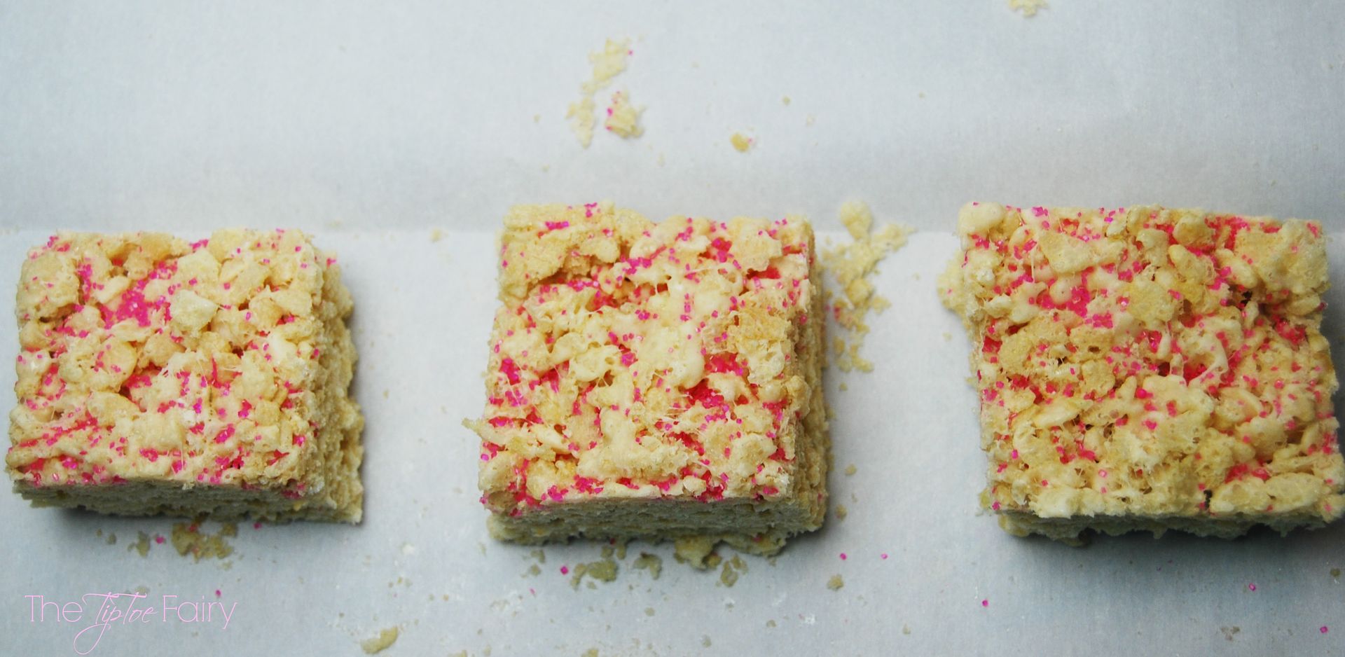 Cake Batter Rice Crispy Treats | The TipToe Fairy #cakebatter #ricecrispytreats #dessertrecipes