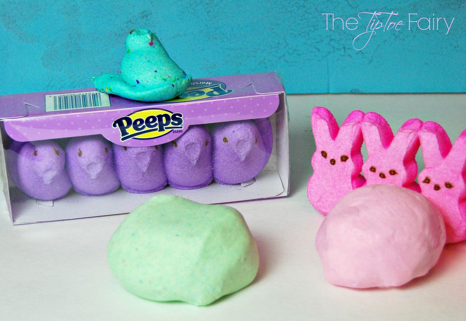 Marshmallow Peeps Play Dough - a fun #Easter #craft you can eat! #DIY