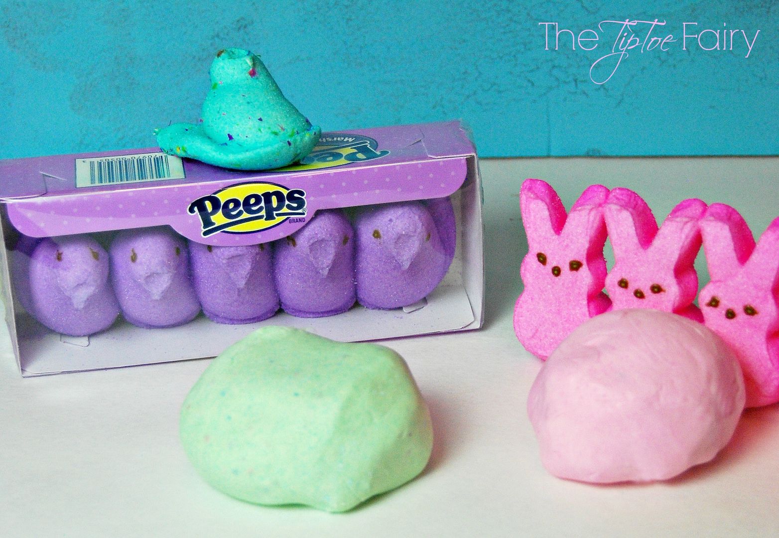 Marshmallow Peeps Play Dough - a fun #Easter #craft you can eat! #DIY